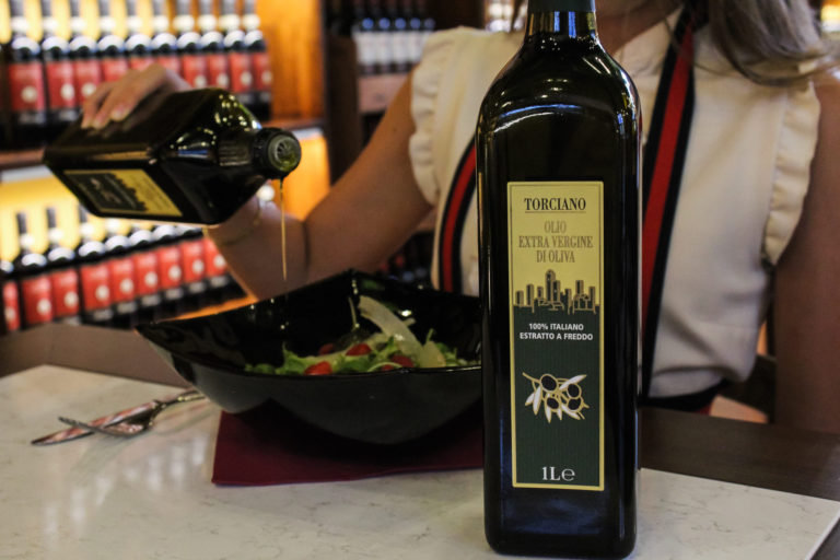 Extra Virgin Olive Oil: properties and benefits for the health