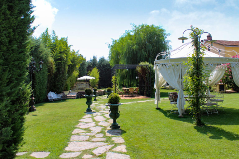 Italy 2021 – We know that many of you are traveling to Italy for Spring and Summer vacations and we look forward to welcoming you to our Vineyards restaurants for Tenuta Torciano  experience!